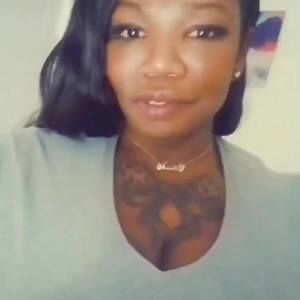 Meet your Posher, Nialah